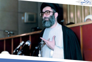 عدم صلاحیت رهبر ایران در قانون اساسی